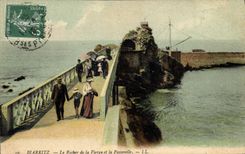CPA Biarritz Le Rocher de la Vierge et la Passerelle