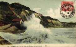 CPA Biarritz La Cote des Basque par gros temps