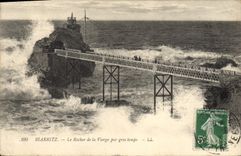 CPA Biarritz Le Rocher de la Vierge par gros temps
