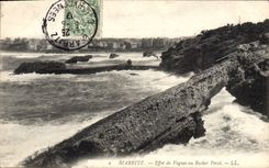 CPA Biarritz Effet de Vague au Rocher Perce