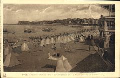 CPA Saint Jean de Luz Vue generale de la Plage devant le Casino
