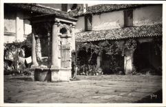 CPM Saint Jean de Luz Cote Basque Puits du XVIe Siecle Ancien couvent des Recolts