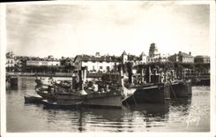 CPM Saint Jean de Luz (Bses Pyr) Le Port Bateaux
