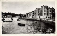 CPM Saint Jean de Luz Le Quai et la maison de l'infante