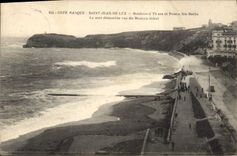 CPA Saint Jean de Luz Boulevard de Thiers et Pointe Ste Barbe La mer demontee vue du Modern Hotel
