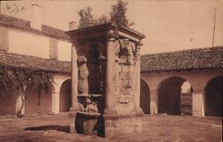 CPA Saint Jean de Luz Puits de XVIe siecle (ancien couvent des Recollets