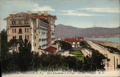 CPA Saint Jean de Luz Hotel Eskualduna et la Plage Au fond l'Espagne