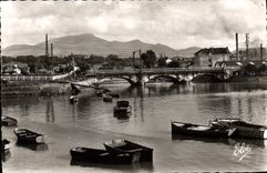 CPM Saint Jean de Luz (Basses Pyrenees) Le Port le Pont de Ciboure et la Rhune Bateaux