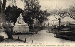 CPA Saint Jean de Luz Le Jardin Public et le Monument Terre de France aux Morts de la Grande Guerre