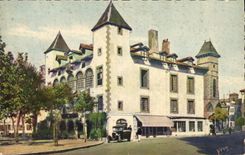 CPA Saint Jean de Luz (Basses Pyrenees) Cote Basque Chateau de Louis XIV ou Chateau Lohobiague