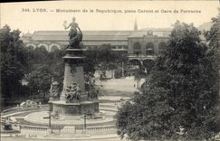 CPA Lyon Monument de la Republique place Carnot et Gare de Perrache