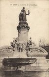 CPA Lyon Statue de la Republique