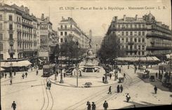 CPA Lyon Place et Rue de la Republique Monument Carnot Tramway