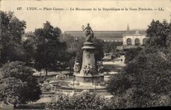 CPA Lyon Place Carnot Le Monument de la Republique et la Gare Perrache