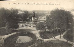 CPA Lyon Place Carnot Monument de la Republique et Gare Perrache