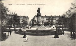CPA Lyon Place Carnot Statue de la Republique