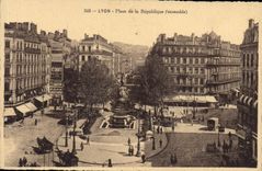 CPA Lyon Place de la Republique (ensemble)