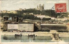 CPA Lyon La Cathedrale La Palais de Justice et le Coteau de Fourviere