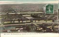 CPA Lyon Vue generale prise de l'Ascenseur de la Tour de Fourviere