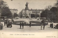CPA Lyon La Statue de la Republique Place Carnot