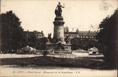 CPA Lyon Place Carnot Monument de la Republique