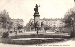 CPA Lyon Place Carnot Monument de la Republique