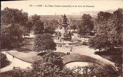 CPA Lyon La Place Carnot (ensemble) et la Gare de Perrache