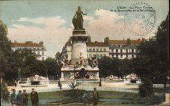 CPA Lyon La Place Carnot et le Monument de la Republique