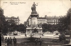 CPA Le Monument de la Republique Place Carnot