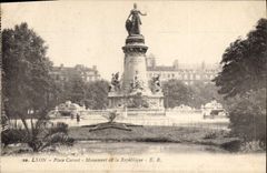 CPA Lyon Place Carnot Monument de la Republique