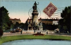 CPA Lyon Statue de la Republique