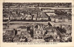 CPA Lyon La Ville de Fourviere Au premier plan la Cathedrale Saint Jean puis la Saone la place Belle