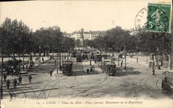 CPA Lyon Cours du Midi Place Carnot Monument de la Republique Tramway