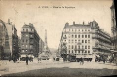 CPA Lyon Place de la Republique