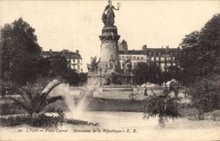 CPA Lyon Place Carnot Monument de la Republique