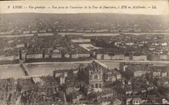 CPA Lyon Vue generale Vue prise de l'ascenseur de la Tour de Fourviere a 376m d'altitude