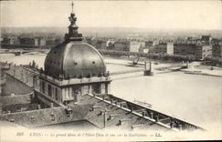 CPA Lyon Le grand donte l'Hotel Dieu et vue sur la Guillotiere