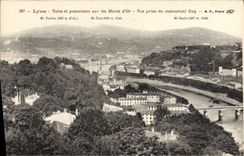 CPA Lyon Vaise et panorama sur les Monts d'Or Vue prise du restaurant Gay