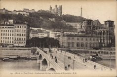 CPA Lyon Pont Tilsitt Cathedrale St Jean et Coteau de Fourviere