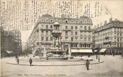CPA Lyon Place des Jacobins Vue de Rue Centrale