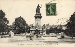 CPA Lyon Place Carnot Monument de la Republique