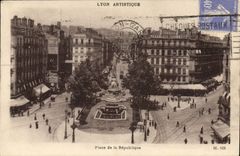 CPA Lyon Artistique Place de la Republique