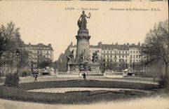 CPA Lyon Place Carnot Monument de la Republique
