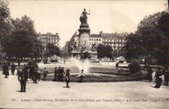 CPA Lyon Place Carnot Monument de la Republique