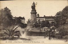 CPA Lyon Place Carnot Monument de la Republique