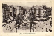 CPA Lyon Place de la Republique