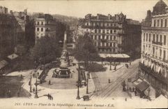 CPA Lyon Place de la Republique Monument Carnot