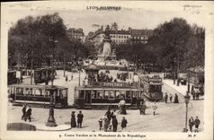 CPA Lyon Cours Verdun et le Monument de la Republique Tramways