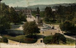 CPA Lyon La Place Carnot Monument de la Republique