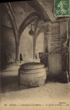 CPA Arles Cathedrale St Trophime Le cloitre et puits